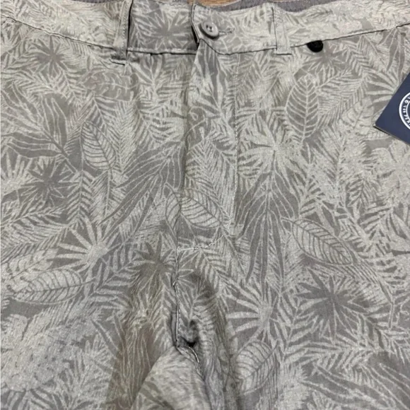 Vintage 1946 Tropical Gray Leaf Print Performance Golf Shorts - Picture 3 of 7